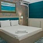 2 Moonlight Vega Mamaia