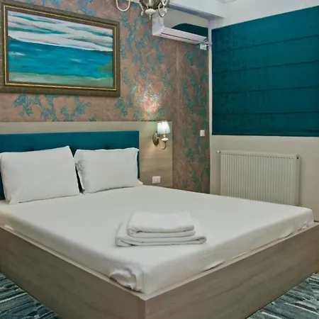 2 Moonlight Vega Mamaia
