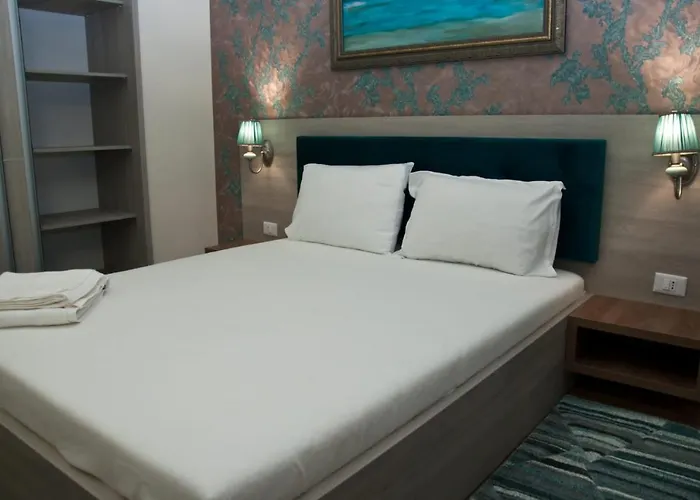 2 Moonlight Vega مامايا